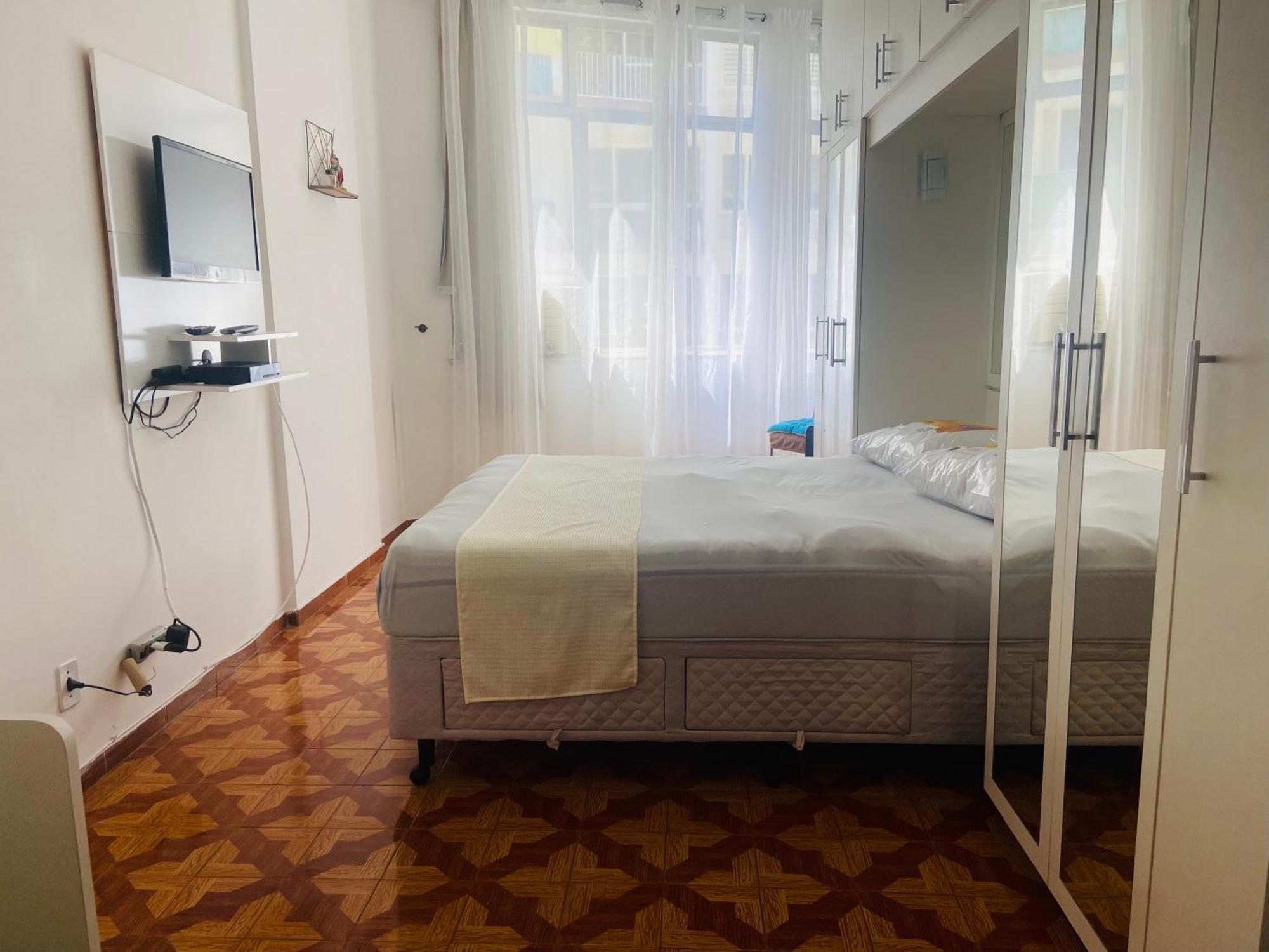 Completo Ao Lado Da De Copacabana Com Ar, Duas Camas, Wifi, Canais A Cabo, Ate 3 Pessoas, Pauloangerami Df125 Apartemen Rio de Janeiro
